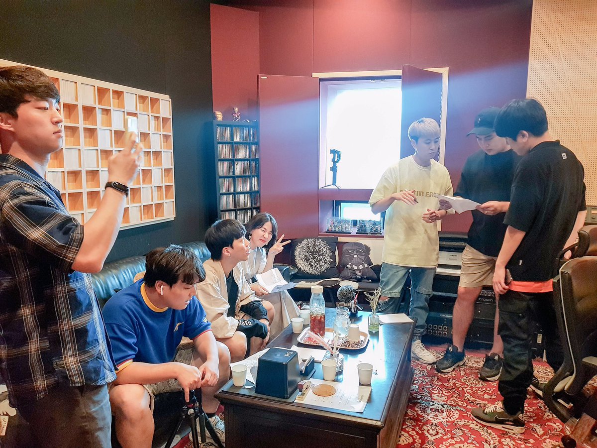 WOOTSO_TEAM's tweet image. 8월 11일 웃소 콘서트에 앞서, 웃소의 첫 공식음원이 발매될 예정입니다! 🎉
My universe를 작곡한 DJ듀오 어드밴스드가 작곡하고 웃소멤버들이 함께 작사한 시원시원한 곡! 많이 기대해주세요 😊