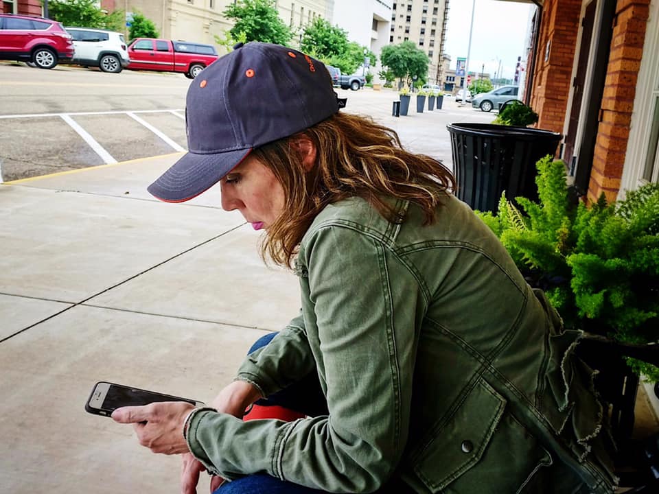 TEAM_BOGGYCREEK's tweet photo. As you see--like father, like daughter!  Charles B.Pierce's eldest @PamBarcelou ....strategizing &amp; planning!  She &amp; our grassroots team are hard @ work, because we -do- know what you're clamoring for! #TheLegendofBoggyCreek #BoggyCreek2019 #ItScaredMeThenItScaresMeNow #StayTuned https://t.co/Pcxtx64MK2