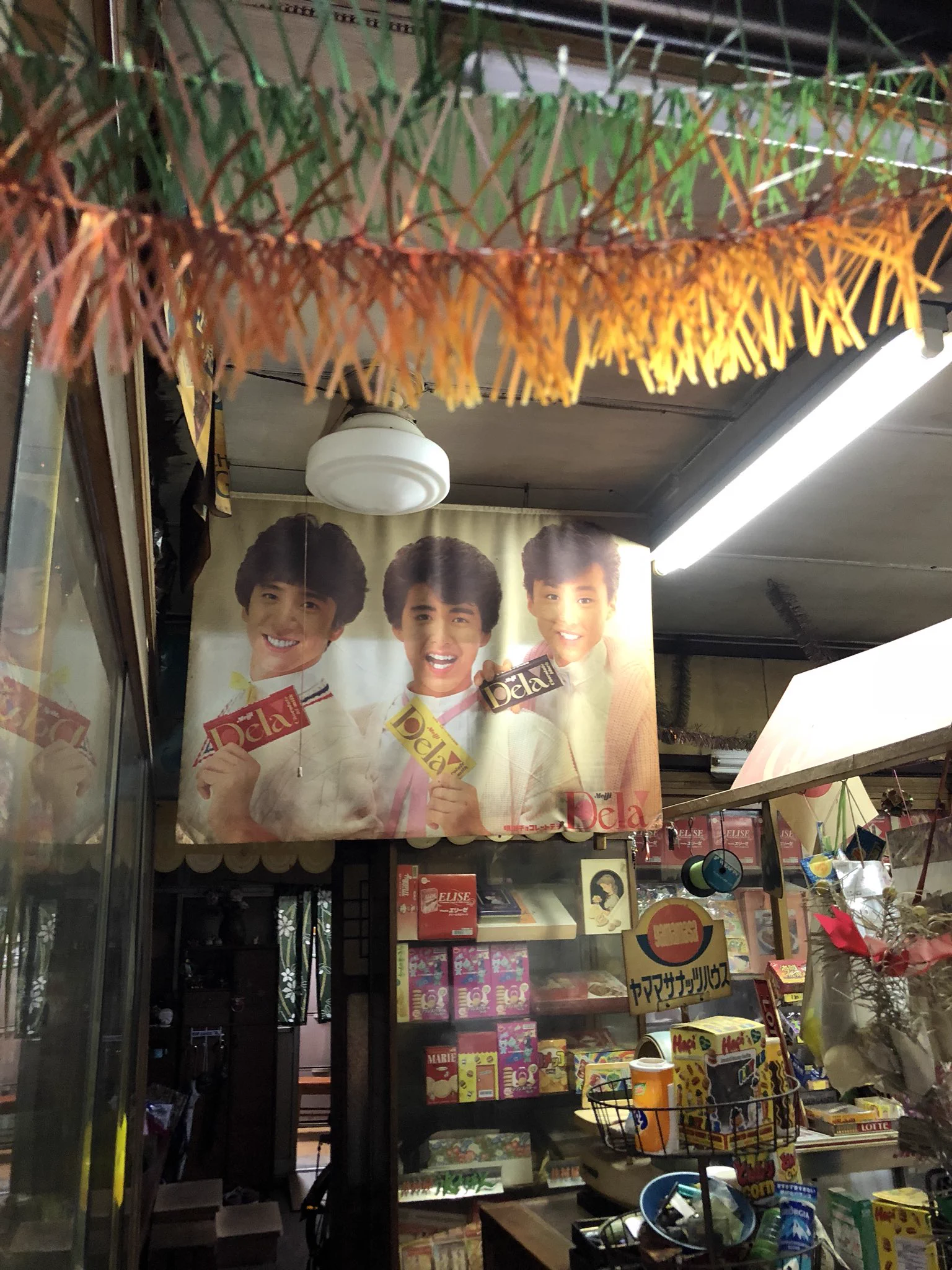 昔ながらの奇跡の駄菓子屋さんを発見!!!!!!!!!これは興奮するレベル!!!!!!!!!