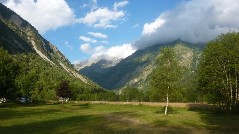 moustachepaname's tweet image. Les Éclaireuses &amp;amp; Éclaireurs de France m'ont invité à venir pousser la #chansonnette au camping des Faures à  #Valjouffrey, au pied du #ParcNationaldesÉcrins
         🎶 🌼🎸🍃