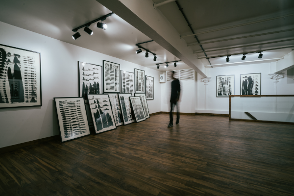 Carter_BTC777's tweet photo. Kala Ghoda has a new art gallery. Method aims to "promote experimental and emerging art that is often overlooked by mainstream galleries". Inaugural exhibition 'Perfect', by artist Aniruddha Mehta aka electronic music producer bigfatmininalist, is on display until Sun, August 11. https://t.co/c3Yu8uXDNV
