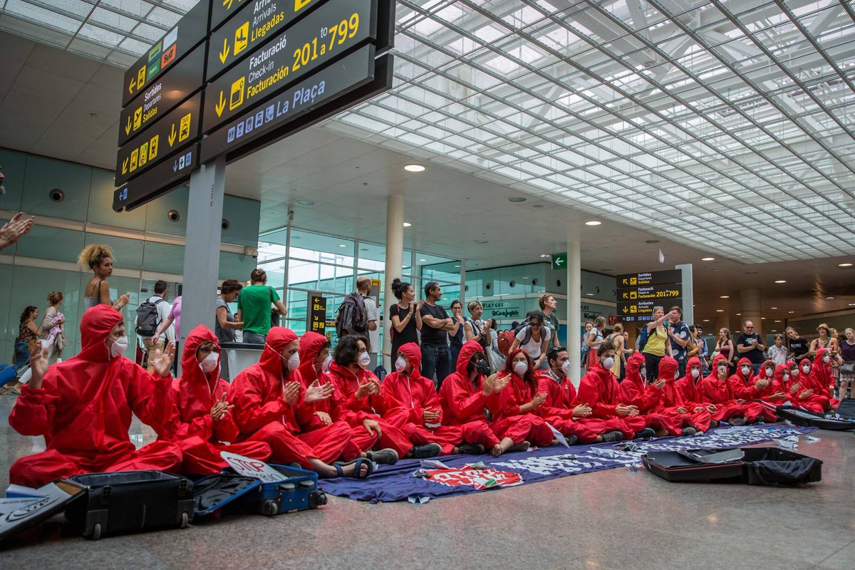 twitt_odg's tweet photo. ... i mentre construïm alternatives, farem autotutela dels nostres drets economics, socials, culturals i ambientals (DESCA) marcant línies vermelles, per exemple, a l'ampliació del aeroport del Prat.
#BetheRedLine
#By2020WeRiseUp
#2020RebeliónPorElClima
https://t.co/2XUmeZvY2v https://t.co/pazo3dBQ9P