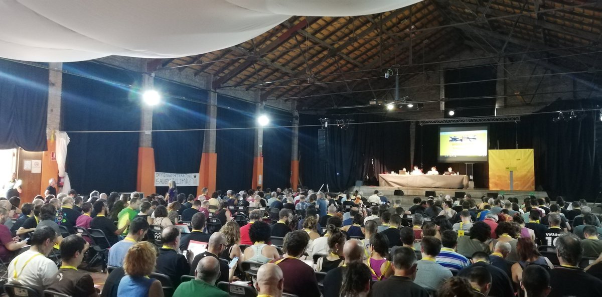 CUPSantMarti's tweet photo. Ahir Celrà va acollir centenars de militants d'arreu del territori per l'#AneCUP.
Debat i reflexió col•lectiva, idees i propostes per traçar el camí de la @cupnacional. #EntreTotesTot https://t.co/Q78ZyKlRKz