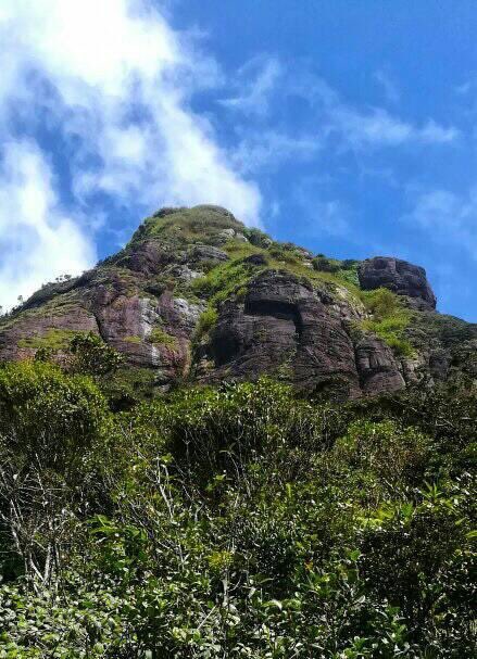 MaduCgamage's tweet photo. Adem's Peak out of season 🙏 https://t.co/XaemvPrw86