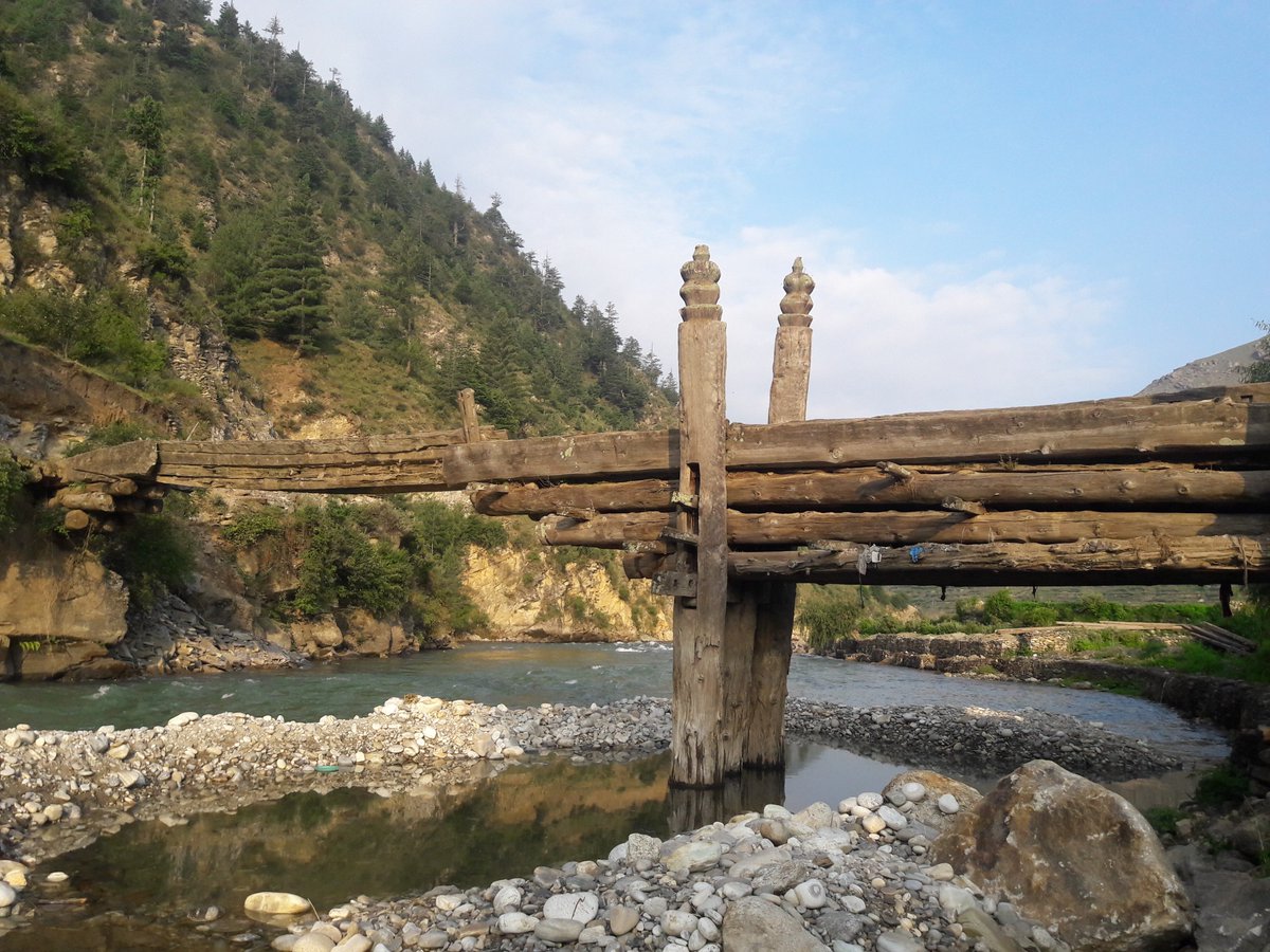 rameshsmit's tweet image. स्थानीय प्रबिधि, कलात्मक पुल ! जुम्लाको तिला नदीमाथि हालिएको एक पुल  ! #Karnali #Throwback #LocalTechnology #Nepal