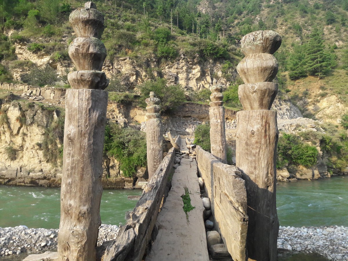 rameshsmit's tweet image. स्थानीय प्रबिधि, कलात्मक पुल ! जुम्लाको तिला नदीमाथि हालिएको एक पुल  ! #Karnali #Throwback #LocalTechnology #Nepal