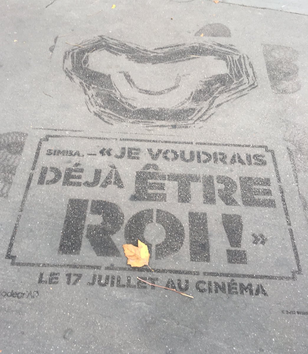 ACDLNews's tweet photo. Des Clean Tag #LeRoiLion font leur apparition sur les trottoirs de la capitale à l’occasion de la sortie ciné ce mercredi 🦁 https://t.co/XUoxMQAorl