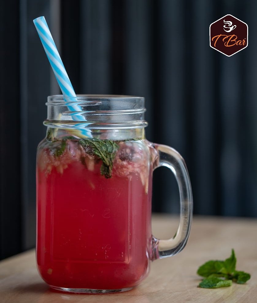 Tbarcafeindia's tweet photo. What sound do make while slurping up your mojito?🍹
.
.
.
. #veglover #drinkup #glass #pub #bar #drink #drinks #wine #beer #beers #photoofthed #slurp #tagblender #drinking #alcohol https://t.co/2f752KpVjS