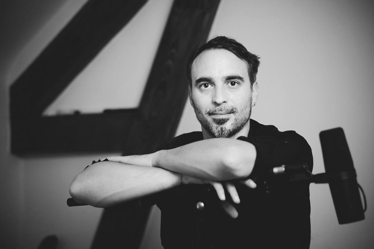 Top Artist Promotion tweet media