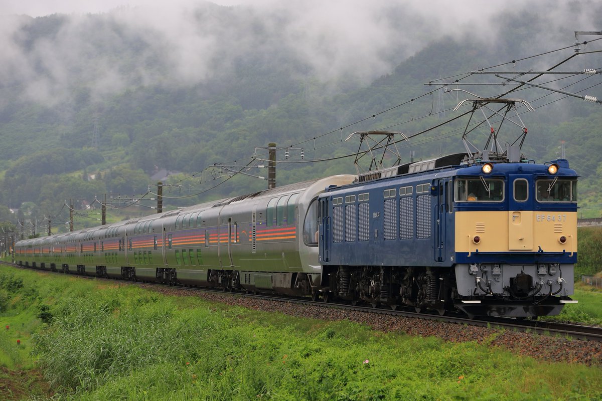 レレレのおじさん 信州カシオペア紀行を撮影しました 無謀にも稲荷山ストレート マルチメディア稲荷山 を撮影地に選びました 笑 写真の左端にビニールハウスがあるので それを避けるために皆さん線路に近い方に集中するんですね 19年7月14日