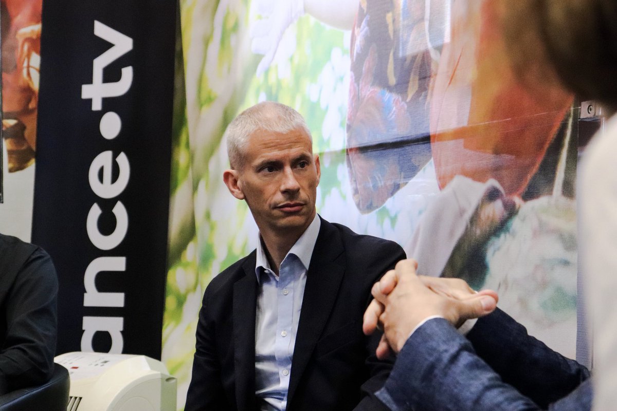 Un échange riche et franc ce matin avec des membres du conseil d’administration du festival <a href="/avignonleoff/">welovevrs</a>.

J’ai tenu à leur rappeler la volonté du <a href="/MinistereCC/">Ministère de la Culture 🇫🇷</a> d’être aux côtés des artistes pour défendre le dynamisme de la création française et son rayonnement à l’international.