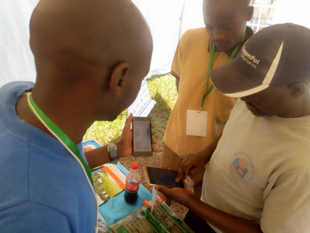 Karlvoo's tweet photo. DAY4: The @wougnet ICT tech being used in the https://t.co/10SdDfqjOF project powered by @8TechConsults  is fully being demonstrated at the Jinja National Agricultural show @mosesowiny @dpmirembe @wougnet @jlwevuze @8TechConsults @narouganda @foodplatform @WOTRO @jokello1 https://t.co/B3zmEplgYu