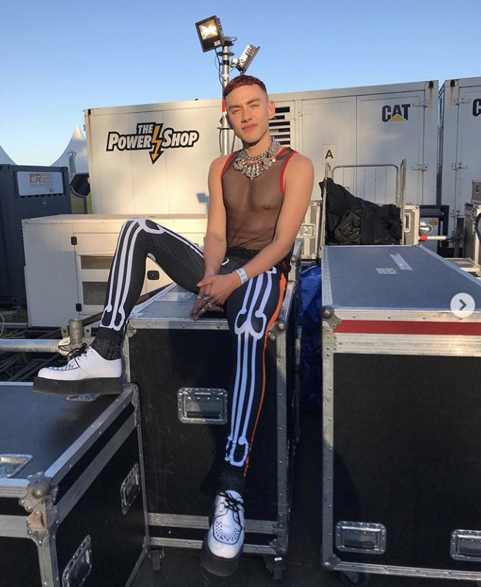 capital_buzzz's tweet image. Happy birthday @alexander_olly🎈

the singer, songwriter and LGBTQ+ rights/mental health/anti bullying advocate is 29 today🎂