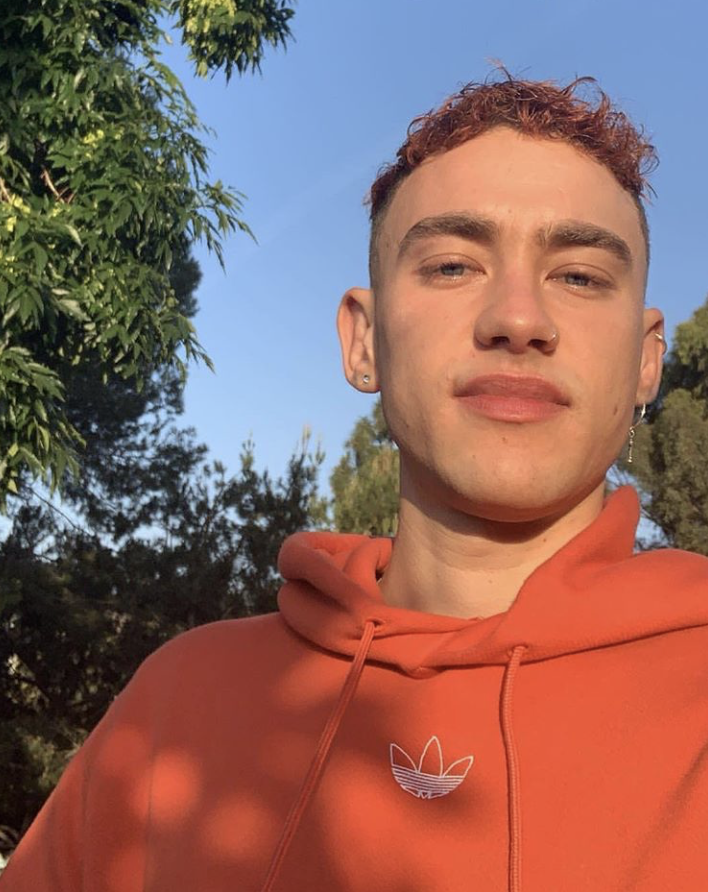 capital_buzzz's tweet image. Happy birthday @alexander_olly🎈

the singer, songwriter and LGBTQ+ rights/mental health/anti bullying advocate is 29 today🎂