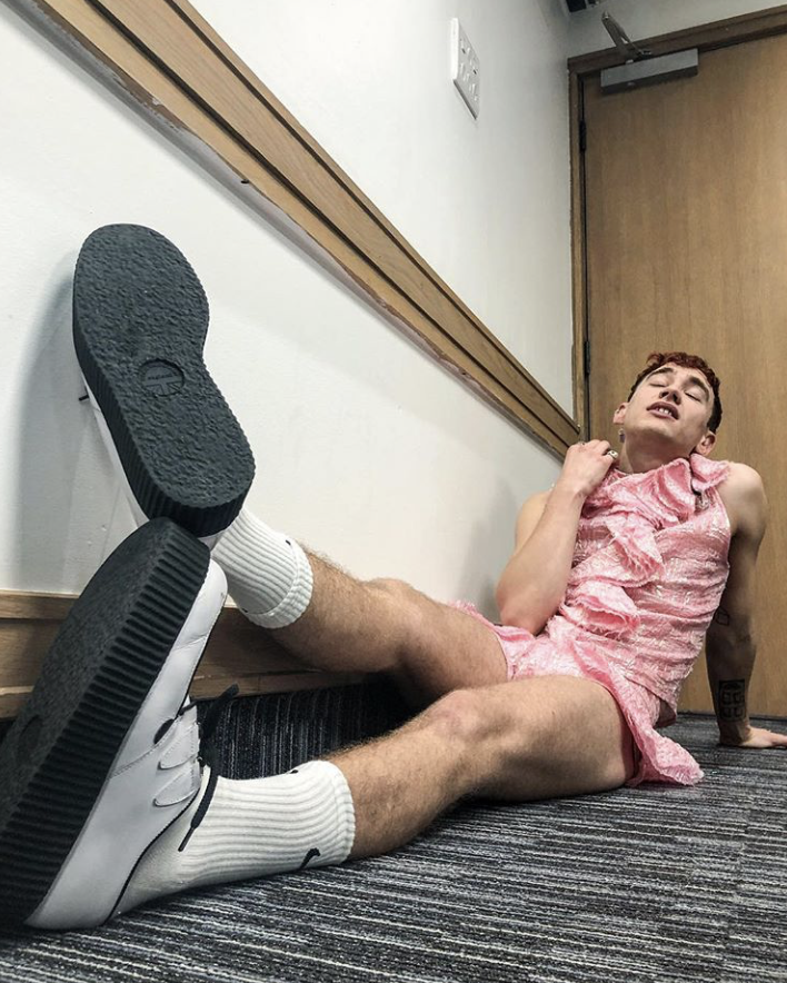 capital_buzzz's tweet image. Happy birthday @alexander_olly🎈

the singer, songwriter and LGBTQ+ rights/mental health/anti bullying advocate is 29 today🎂