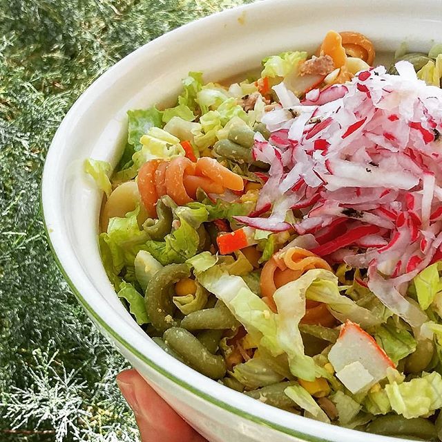masendocrino's tweet photo. 📣 A petición popular comemos ensalada de pasta.
Ingredientes: lechuga, atún, rábanos, maíz, pasta, huevo duro, zanahoria, palitos de cangrejo y el aliño cada uno a su gusto.
#masendocrino #ensalada #salad #vacaciones #dietamediterranea #aove #aceitedeoliva #lunchtime #goodfo… https://t.co/urIgV6HZqB