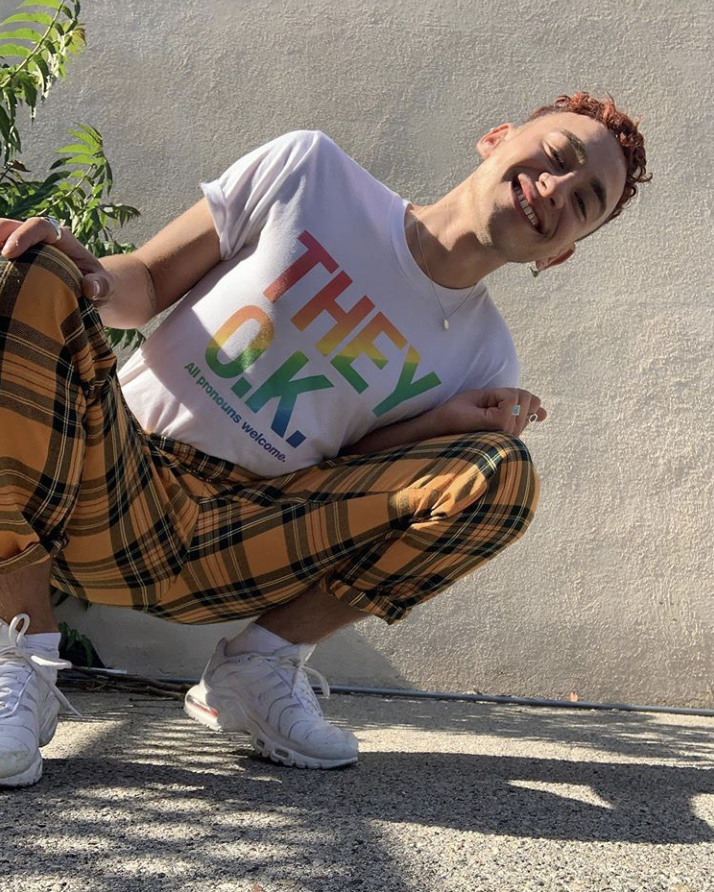 capital_buzzz's tweet image. Happy birthday @alexander_olly🎈

the singer, songwriter and LGBTQ+ rights/mental health/anti bullying advocate is 29 today🎂