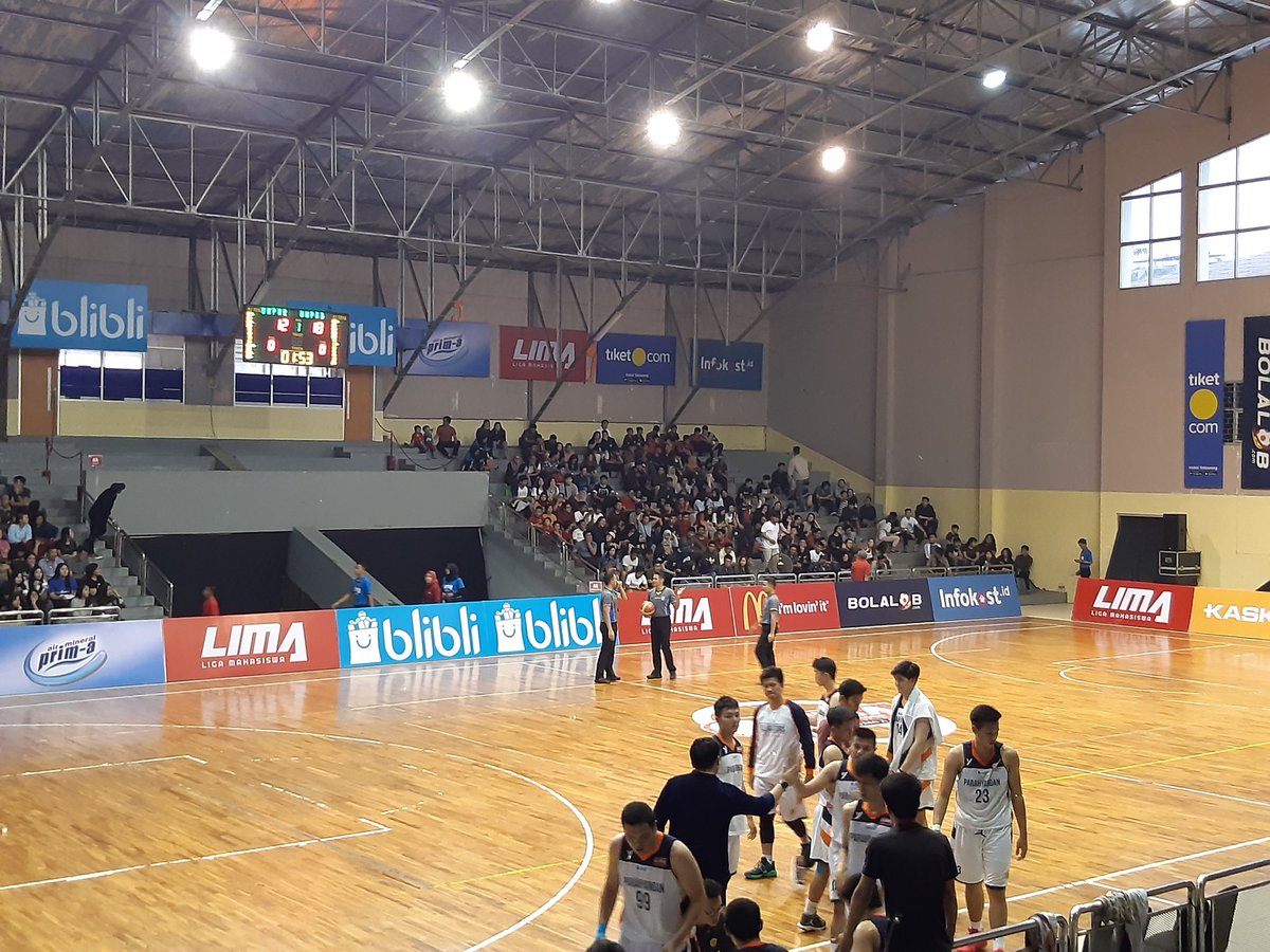 [Perebutan juara tiga] LIMA Basketball: Blibli.com West Java Conference Season 7 
UNPAR VS UNPAD
End of Q1: 12-18
<a href="/McDonalds_ID/">McDonald's Indonesia</a> <a href="/tiket/">tiket.com</a> <a href="/bliblidotcom/">Blibli</a> <a href="/kaskus/">KASKUS</a> <a href="/Bolalob/">Bolalob.com</a> <a href="/primawaterID/">Air Mineral Prim-a</a> <a href="/infokost/">Infokost</a>
#LIMABasketball #LigaMahasiswa #AwalMasaDepan #lookingforwardtoit