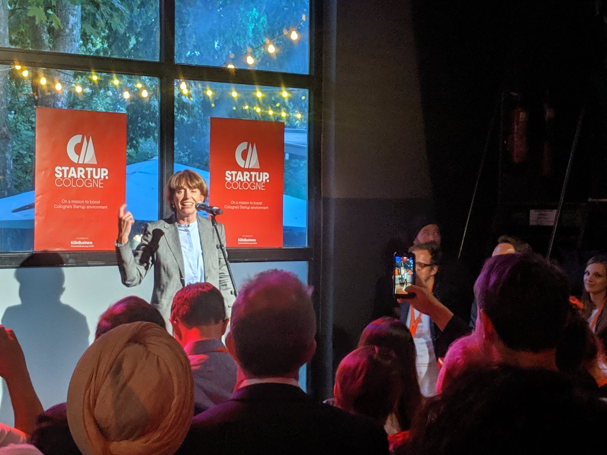 boydroid's tweet image. Vergangenen Freitag fand die zweite Cologne Startup Summer Night statt. Leider konnten die Veranstalter an den Vibe des letzten Jahres nicht anknüpfen. Und das lag nicht nur am Wetter: facebook.com/tomibomi/posts… #CSSN #Cologne #Startups #Innovation #Entrepreneurship #CGN