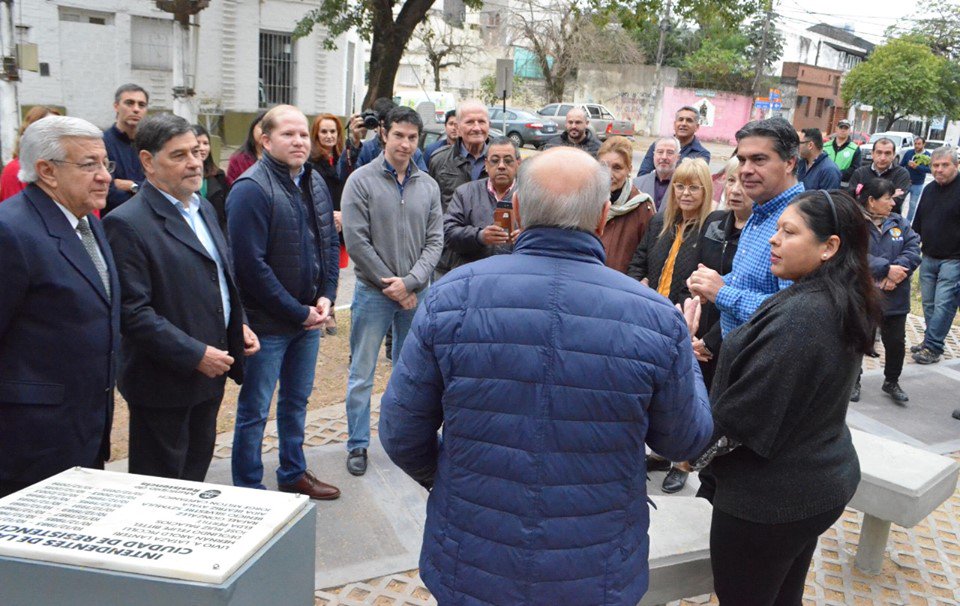 MuniResistencia's tweet photo. 👏😊🌳LA CIUDAD SUMA UN NUEVO #EspacioPúblico

🙋‍♂️🙋‍♀️Nuestro intendente, @jmcapitanich, inauguró el Paseo de los Intendentes, una pequeña obra en reconocimiento a las Jefas y Jefes Comunales. ¡En este espacio, que se extiende 100 metros sobre el parterre de la avenida Belgrano... https://t.co/WhsZlAC2UM