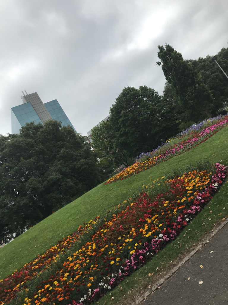 Great Monday morning catch up with @SimonLoveitt at the <a href="/LoveittsLtd/">LoveittsEstateAgent</a> office on Warwick Row - so great to see another <a href="/CovCityCentre/">Coventry City Centre</a> doing so well with their phones ringing the whole time I was there! #ThisIsSuccess #ThisIsCoventry #CovBid