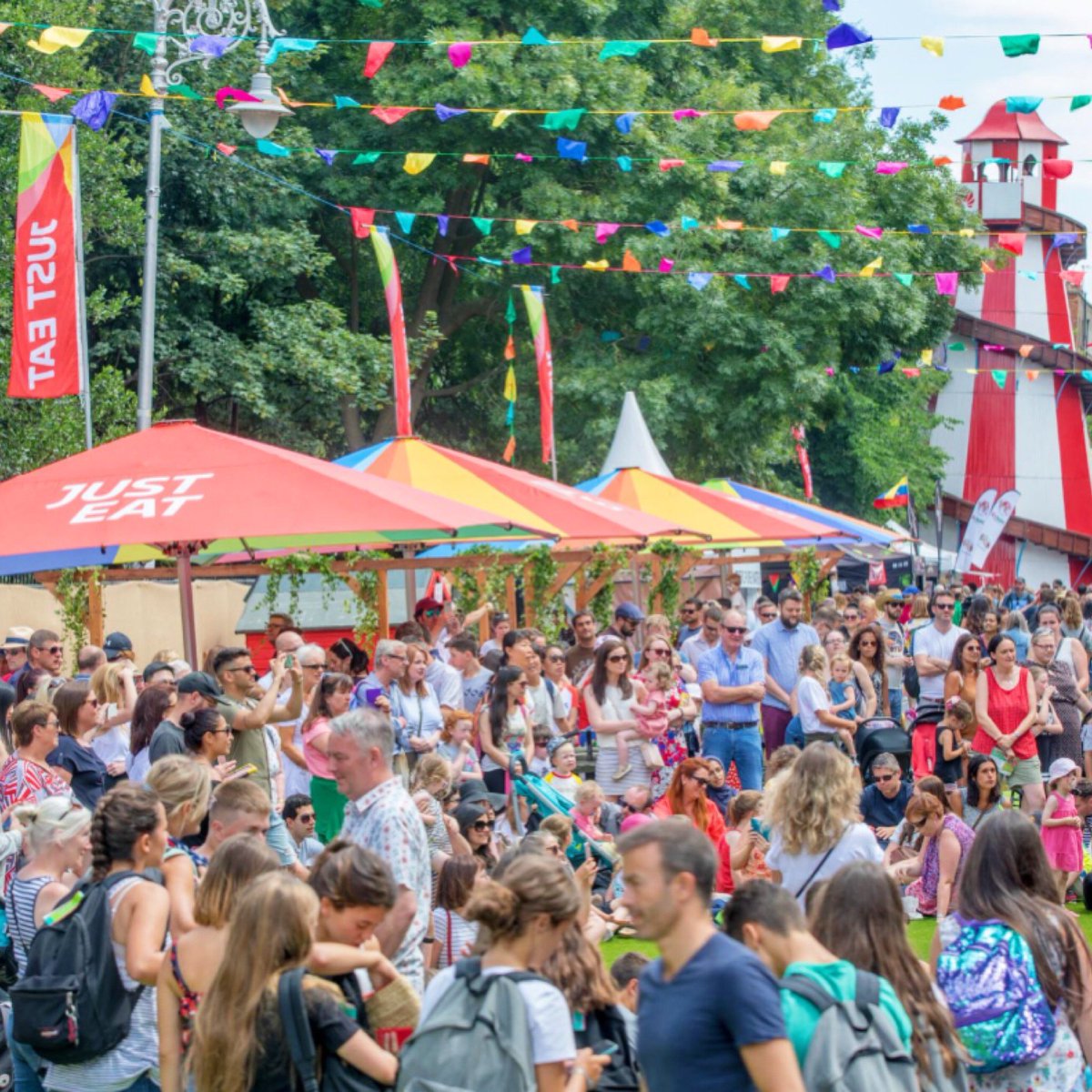 VerveLiveAgency's tweet photo. What a cracking weekend for @cityspectacular. The @JustEatIE Street was in full swing with the #JustEatWaiters on hand to deliver tasty food to hungry customers. Even @JamesPatrice popped by!
#JustEat #CitySpectacular #CitySpec #Food #Dublin #Summer https://t.co/PwouiUi3VW