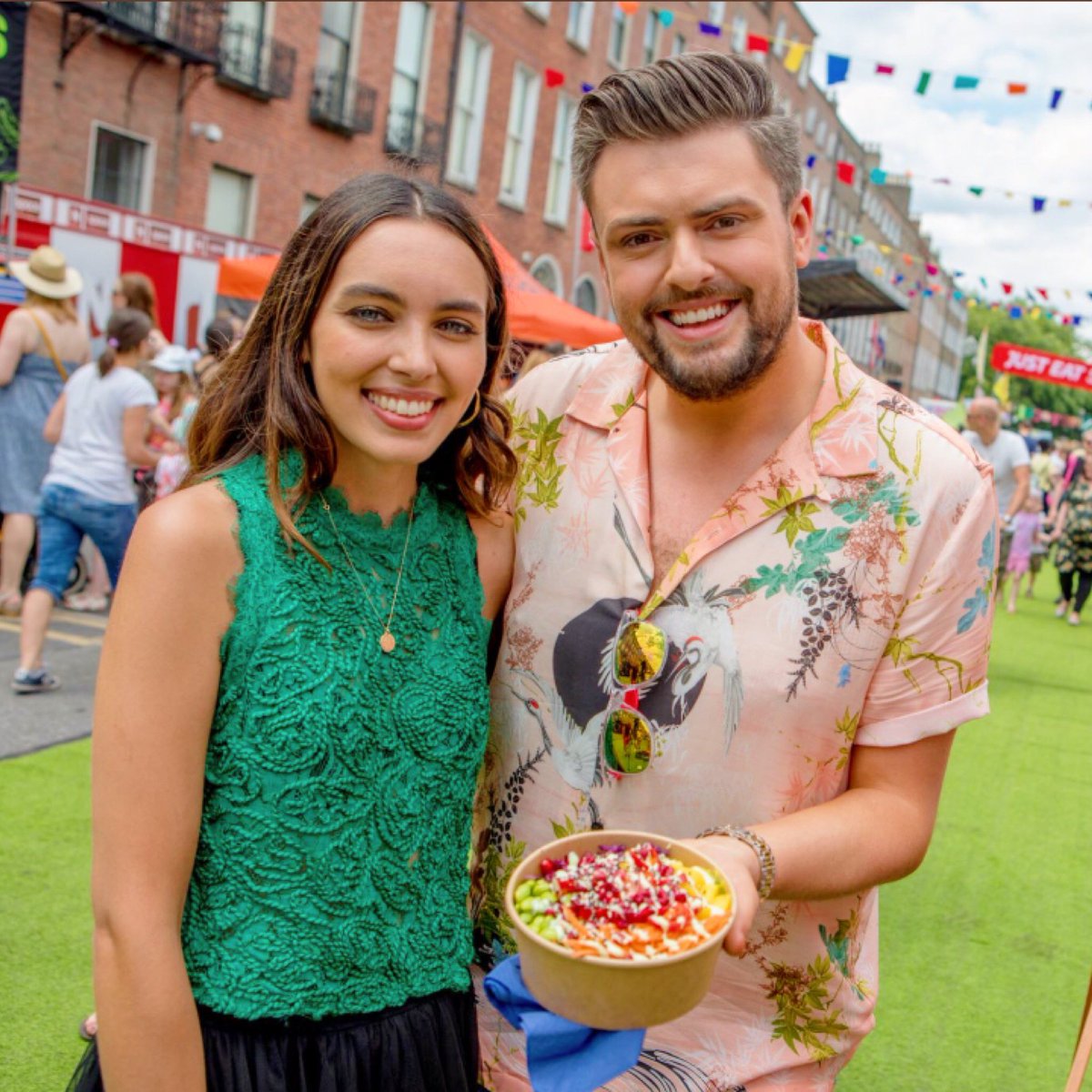 VerveLiveAgency's tweet photo. What a cracking weekend for @cityspectacular. The @JustEatIE Street was in full swing with the #JustEatWaiters on hand to deliver tasty food to hungry customers. Even @JamesPatrice popped by!
#JustEat #CitySpectacular #CitySpec #Food #Dublin #Summer https://t.co/PwouiUi3VW