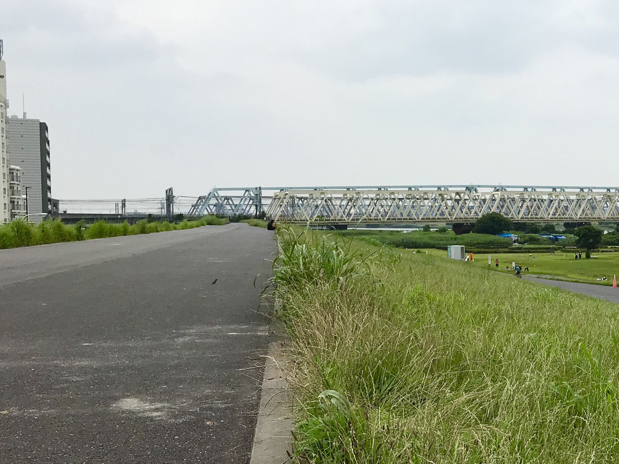 イッコ 北千住 荒川土手 3年b組金八先生のロケ地です オープニングで武田鉄矢さんが歩いたところです 河川敷では野球やサッカーなどのスポーツが盛んに行われています ところどころにトイレも設置されているから散歩していても安心です T イッコ 北千住 荒川土手 3年b組金八先生のロケ地です オープニングで武田鉄矢さんが歩いたところです 河川敷では野球やサッカーなどのスポーツが盛んに行われています ところどころにトイレも設置されているから散歩していても安心です T