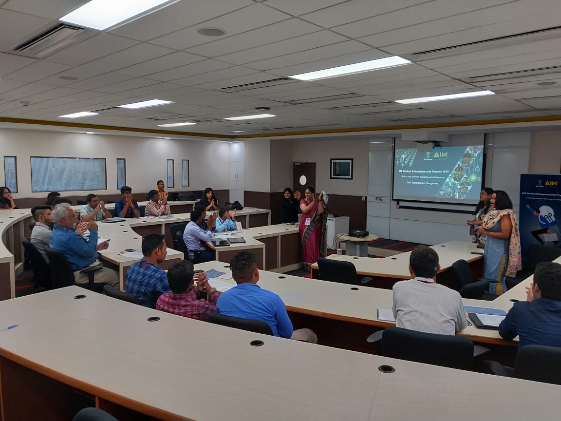 Learning Links Foundation (@llf_in) on Twitter photo .@DellEMCIndia in collaboration with <a href="/NITIAayog/">NITI Aayog</a> & <a href="/LLF_IN/">Learning Links Foundation</a>, launched the Student #Entrepreneurship Programme today in Bengaluru. The 12-day #internship aims to turn students into entrepreneurs. #DellTechnologies <a href="/Dell4Impact/">Dell Social Impact</a> <a href="/archneha/">Archana Sahay</a> <a href="/kavsaps/">Dr. Kavita Sapra</a> .@DellEMCIndia in collaboration with <a href="/NITIAayog/">NITI Aayog</a> & <a href="/LLF_IN/">Learning Links Foundation</a>, launched the Student #Entrepreneurship Programme today in Bengaluru. The 12-day #internship aims to turn students into entrepreneurs. #DellTechnologies <a href="/Dell4Impact/">Dell Social Impact</a> <a href="/archneha/">Archana Sahay</a> <a href="/kavsaps/">Dr. Kavita Sapra</a>