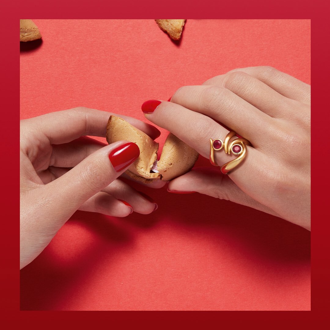 GemfieldsLtd's tweet photo. Rubies are auspicious! #HappyRubyMonth
.
❤️ #FeaturedAbove: A stunning AYA Tafika ring featuring Gemfields Mozambican rubies.
.
❤️ #RubyFact: Rubies of 5 carats or more frequently cost more per carat than white diamonds. https://t.co/gj90VuJzPz