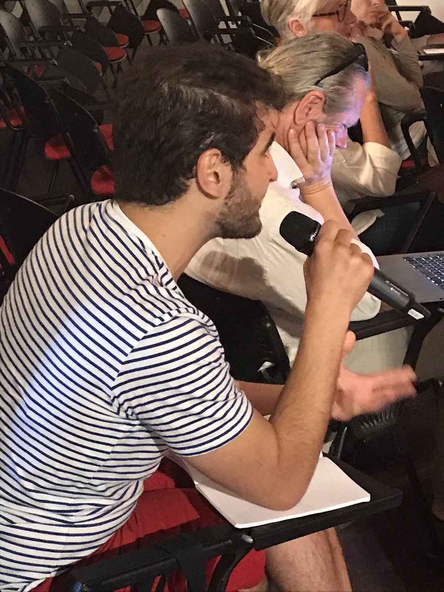 Debat passionné autour des politiques culturelles des villes. <a href="/FestivalAvignon/">Festival d'Avignon</a> <a href="/SYNDEAC/">Syndeac</a>