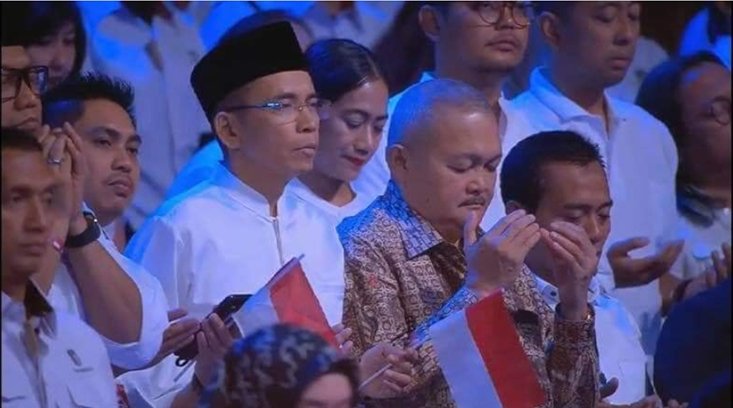CbbHeryanto's tweet photo. TGB mempunyai harapan besar di periode ke 2 pemerintahan Jokowi, Insya Allah aura semangat optimisme indonesia akan jauh lebih maju ke depan. Kita akan menyimak apa2 yg akan dilaksanakan oleh presiden dan wakil presiden ke depan memandu kita untuk indonesia Maju. "Visi Indonesia" https://t.co/JfFRp5NNIC