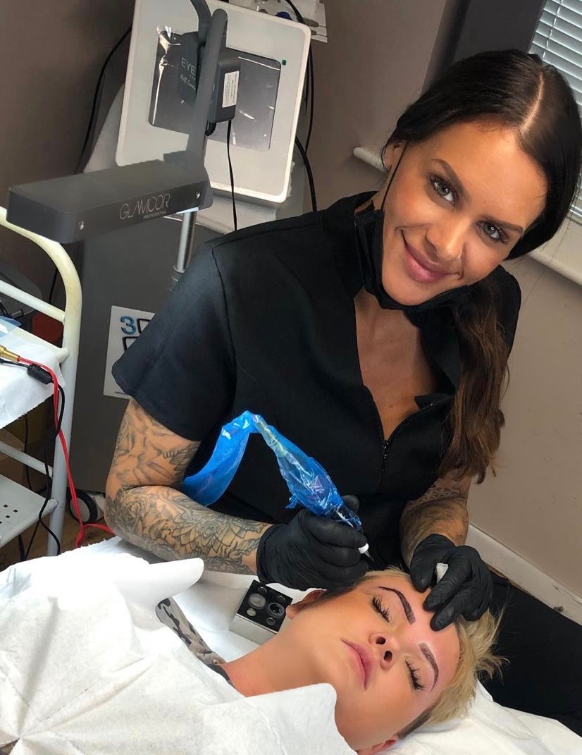 VictoriousBty's tweet photo. Another busy week in the treatment room 👊🏼 To all those Dodgy Brows & Podgy Tums.. I got you 💁🏽♀️💗 #mondaymotivation #mondaymorning #semipermanent #semipermanentbrows #semipermanentmakeup #eyebrows #brows #lips #cosmetictattoo #nomorepencil #ink #3dlipo #cavitation https://t.co/5IilkmYvnF