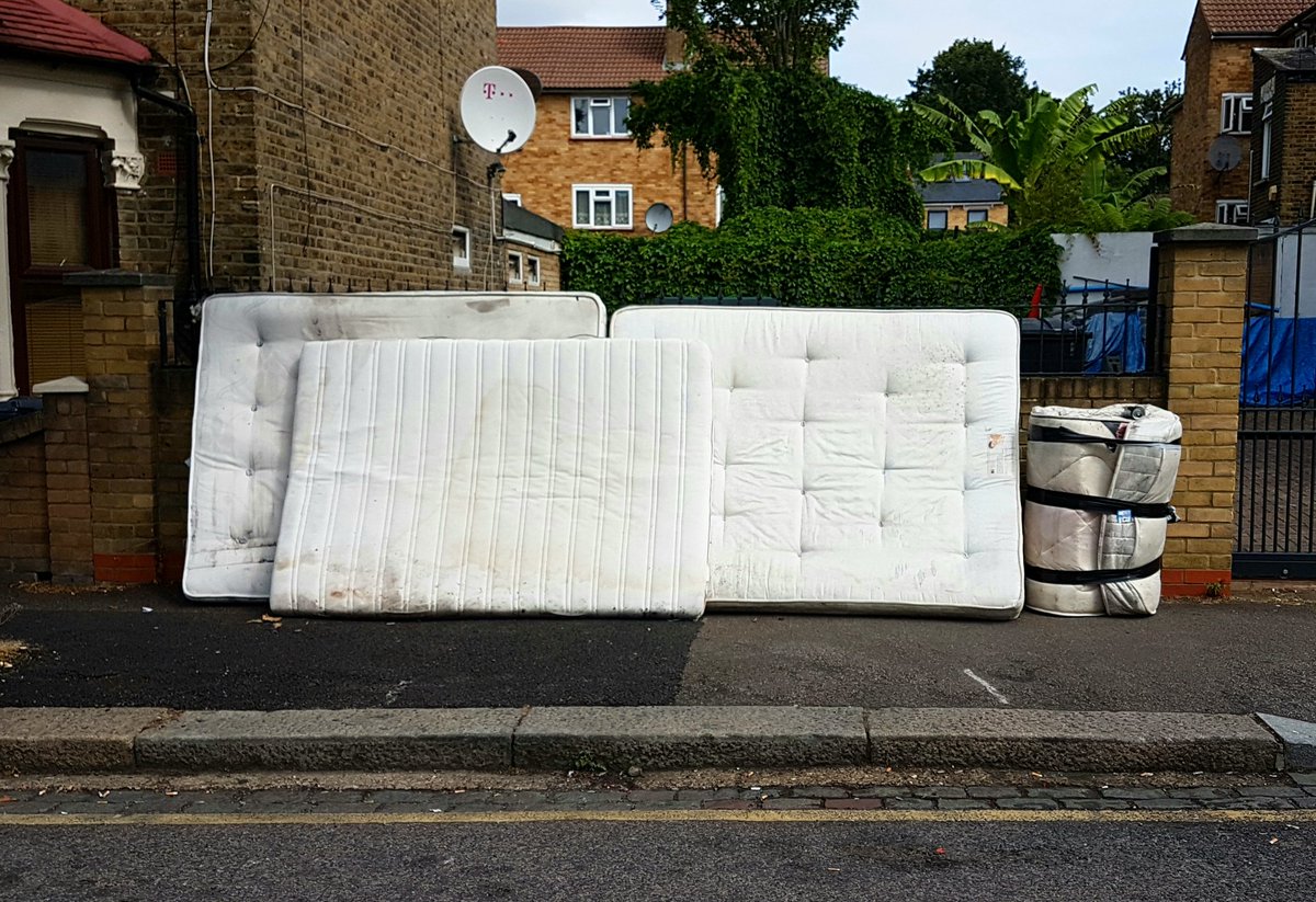 Warpdog's tweet image. Disgraceful! Unsightly satellite dishes should be banned.
#mattressmonday #nothingreallymattress #MondayMorning