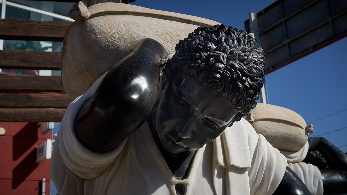 It can obviously be hard work being a #statue…. #garden #art? #FelizLunes #marbella #benahavis #happymonday #goodlife #costadelsol