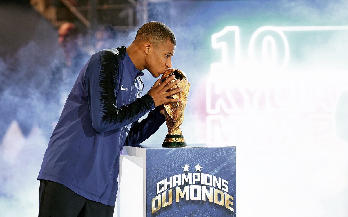KMbappe's tweet photo. 1 AN DÉJÀ 🇫🇷🏆

L’HISTOIRE EST ÉCRITE À JAMAIS...✍🏽

🤪🤪🤪🤪 https://t.co/S4vQ7USu3j