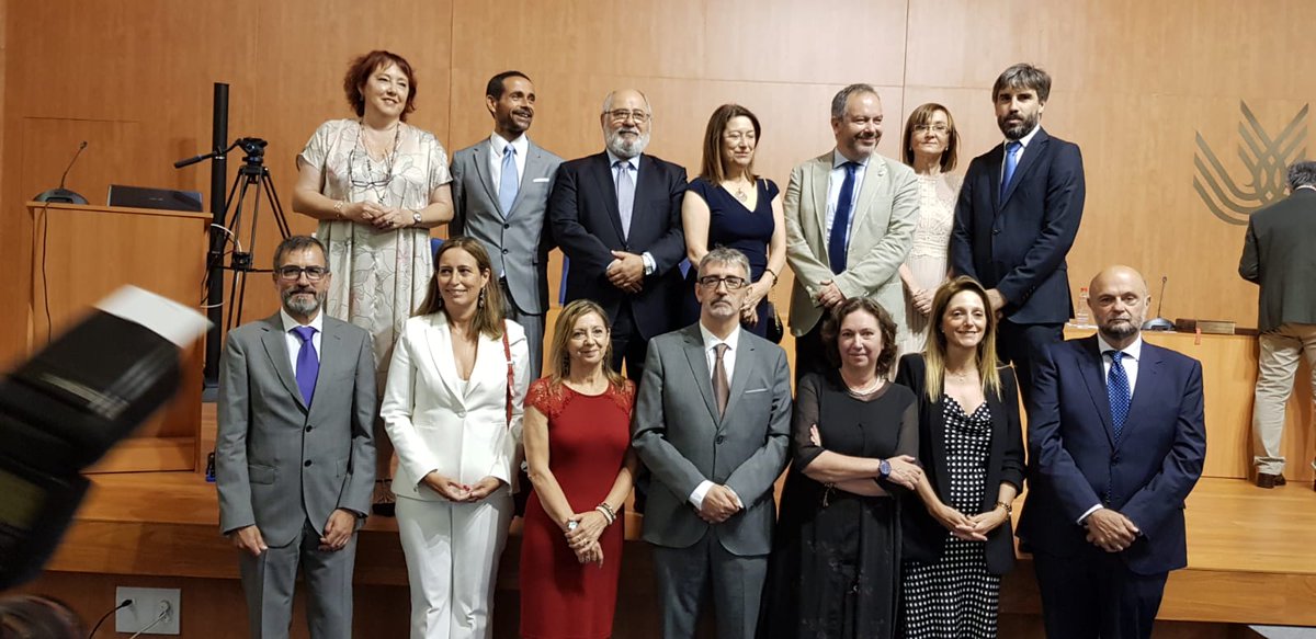 univcadiz's tweet photo. 💼🤝 El nuevo equipo de gobierno ha tomado posesión hoy en la Facultad de Ciencias de @univcadiz @pacopini #NuevoEquipo #NuevoGobierno #UniversidaddeCadiz
ℹ https://t.co/oGtbbCOXsc https://t.co/qc9V5hV5Ka