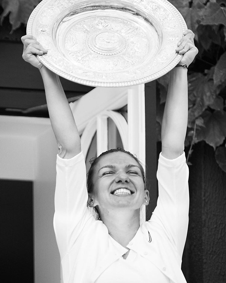 travel__Sports's tweet photo. #MondayBuzz

An entire country🇷🇴 awaiting 
     🇷🇴@Simona_Halep 's arrival at 5pm (local time)
          today!

                  🌱🎾🏆#Wimbledon https://t.co/U89cNmdeC4