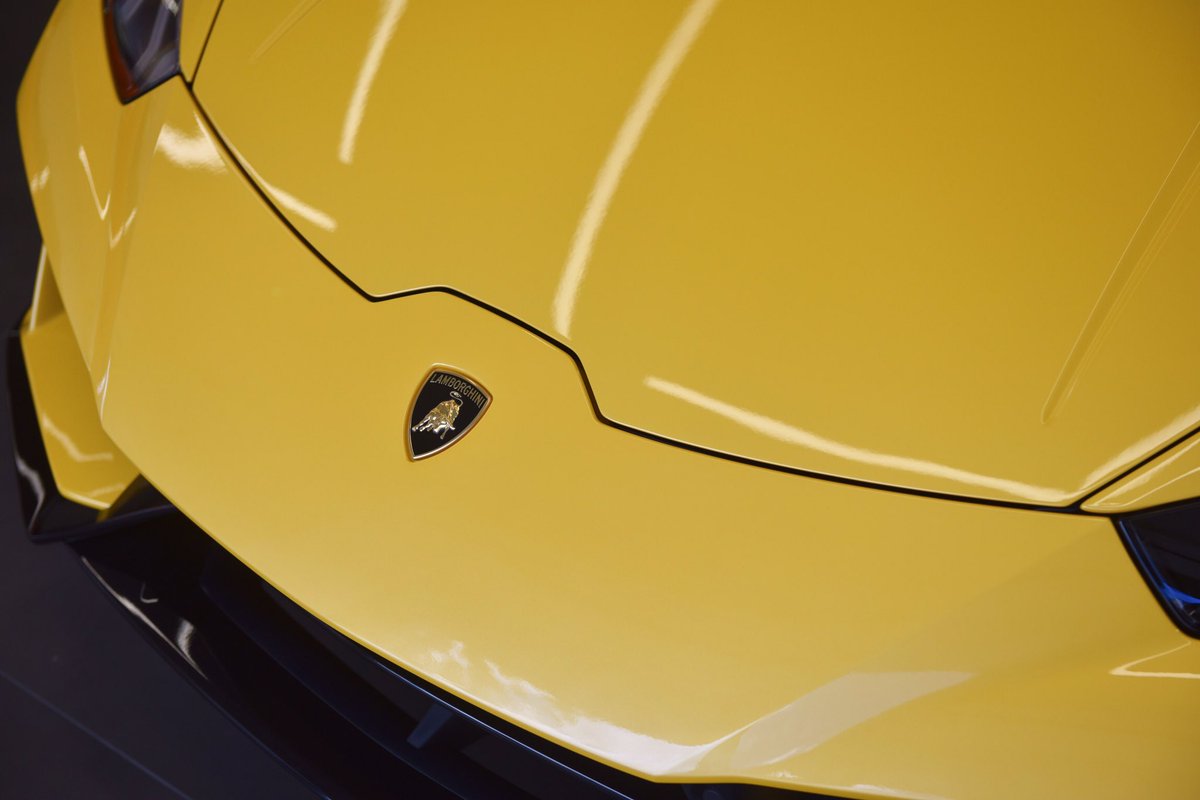 hrolamborghini's tweet photo. Giallo Inti Huracan EVO bringing a pop of sunshine to the London showroom ☀️ #Lamborghini #HuracanEVO #V10 #GialloInti #London https://t.co/aIJ7f3mDNl