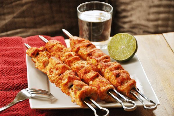 These chicken skewers are SCRUMPTIOUS!

LOVE the sriracha + lime in the recipe >>buff.ly/2FiSZa4
#chicken #cooking #recipe