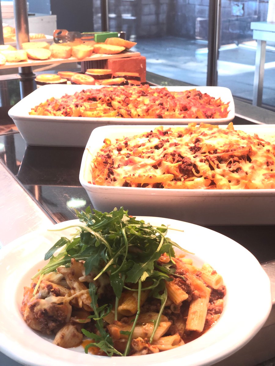 LStoreys's tweet image. Mondays here again join us to today for some bolognaise pasta bake #italian #tomato #basil #freshherbs #foodies #Chefs #westisbest #stirling #craigforth #welovethisbusiness @lynnywinny_lynn @georgegunn2303