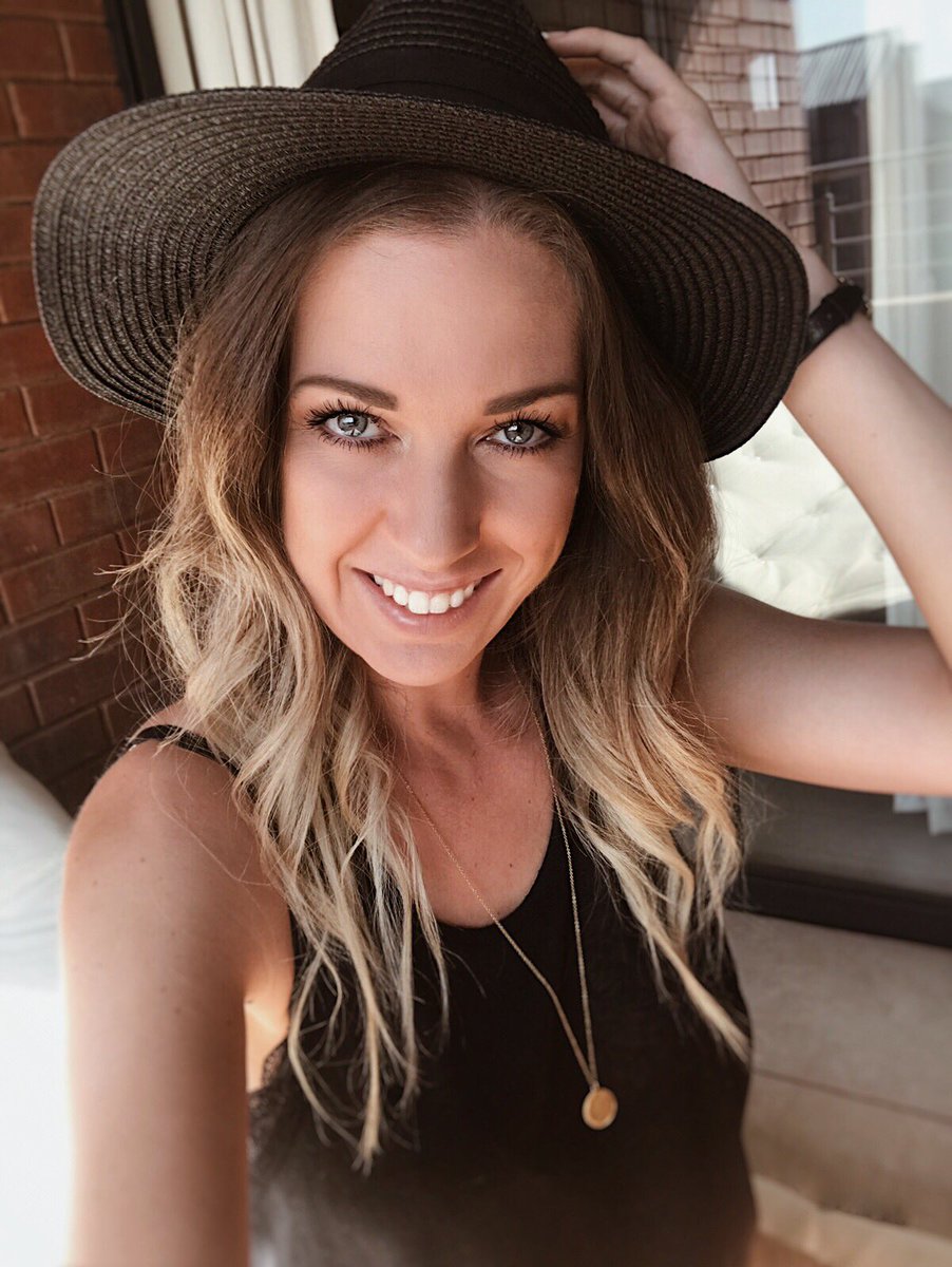 “I still believe in miracles...” ⭐️
•
•
•
#mood #Saturday #black #gold #believe #miracles #happy #selflove