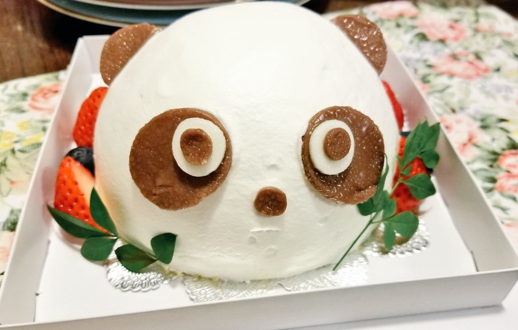 しいさき Pa Twitter 上野駅にある柿の木坂キャトルというケーキ屋さんにて パンダショートケーキという名前で売られてます お近くまで来られました際は是非