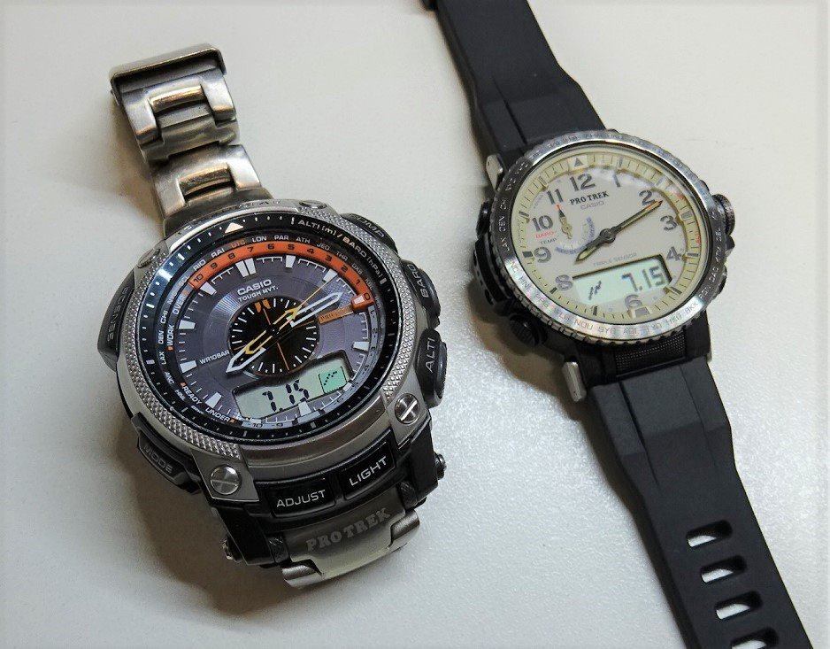 フリスクp 注文していたベルトが届いたので交換 迷ったけど チタンバンドじゃなくてフィールドコンポジットバンドにした 理由は 黒が選べること 評判が良いこと チタンより少し安くて少し軽いことから 留め具のダブルロック構造はチタンバンドと