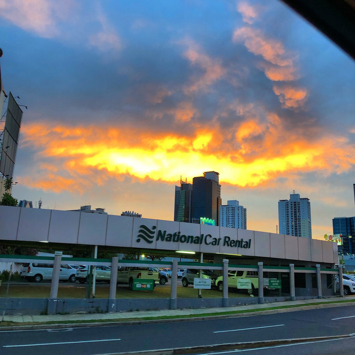 The Golden Hour , via Israel Panamá •
•
•

@ Panama City, Panama 
#TheGoldenHour #TheGoldenHourPTY #PanamaCity #Panama #Sunset #ChasingSunsets #IG #filter #Traffic #UrbanSunset #multiplaza  #Interamericana #TravelPanama #VisitPanama 🇵🇦