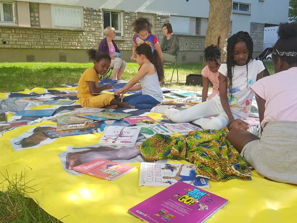 jpm_lagny's tweet photo. Aujourd'hui nous faisions une opération en pied d'immeuble dans le #quartier de République. Cette action est organisée conjointement avec le Mix'city, la brèche et le service jeunesse. Une très belle #réussite avec les #jeunes de ce quartier. https://t.co/fJDyohbvet