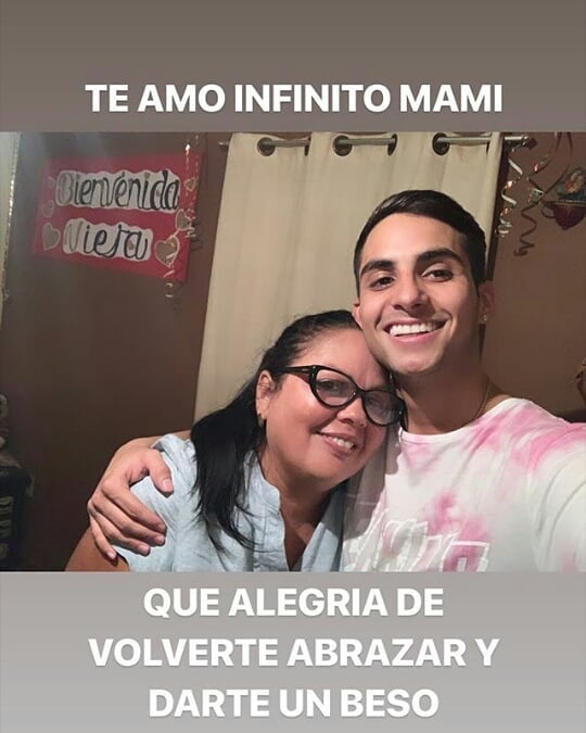 Losboyscbolivar's tweet photo. Al fin 😍😍😻😻
Quería ver  esta foto desde hace mucho, nuevamente juntos los amo @soyvicsensa Dios los bendiga
Tanta perfección en una imagen https://t.co/z62VwykzxU
