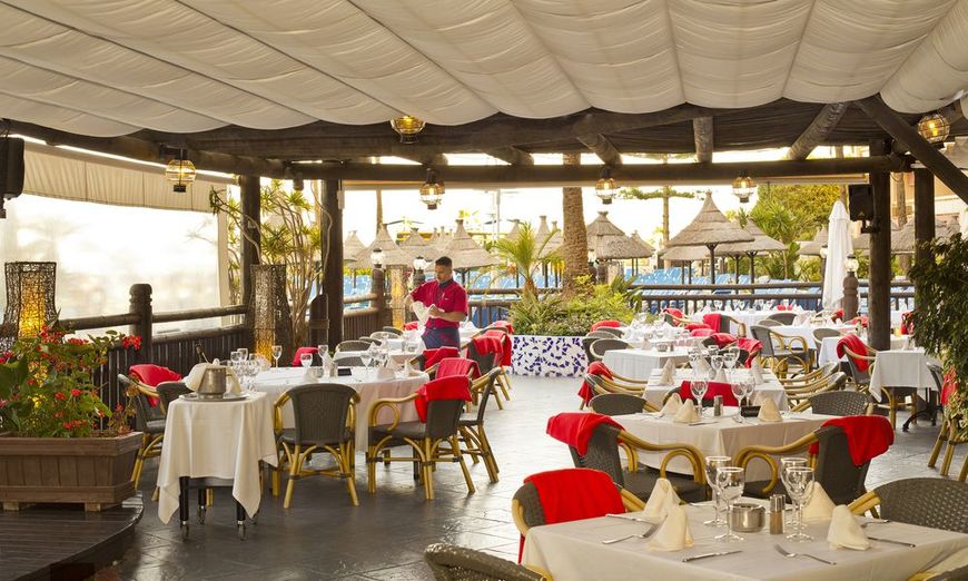 ✈️ Hotel of the week! ✈️

In need of an amazing holiday this year? Well check out the Sunset Beach Club in Benalmadena, Costa Del Sol from just €25 pppn! 😍

➡️ bit.ly/2Gcd4hO ⬅️