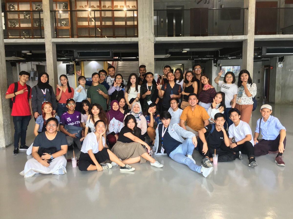 victoria_thaw's tweet photo. Some leftover pictures from ASEAN cultural center. Amazing crowd โค๏ธ #bangkok #thailand #afmam2019 #afmam https://t.co/CqPDz4SgfG