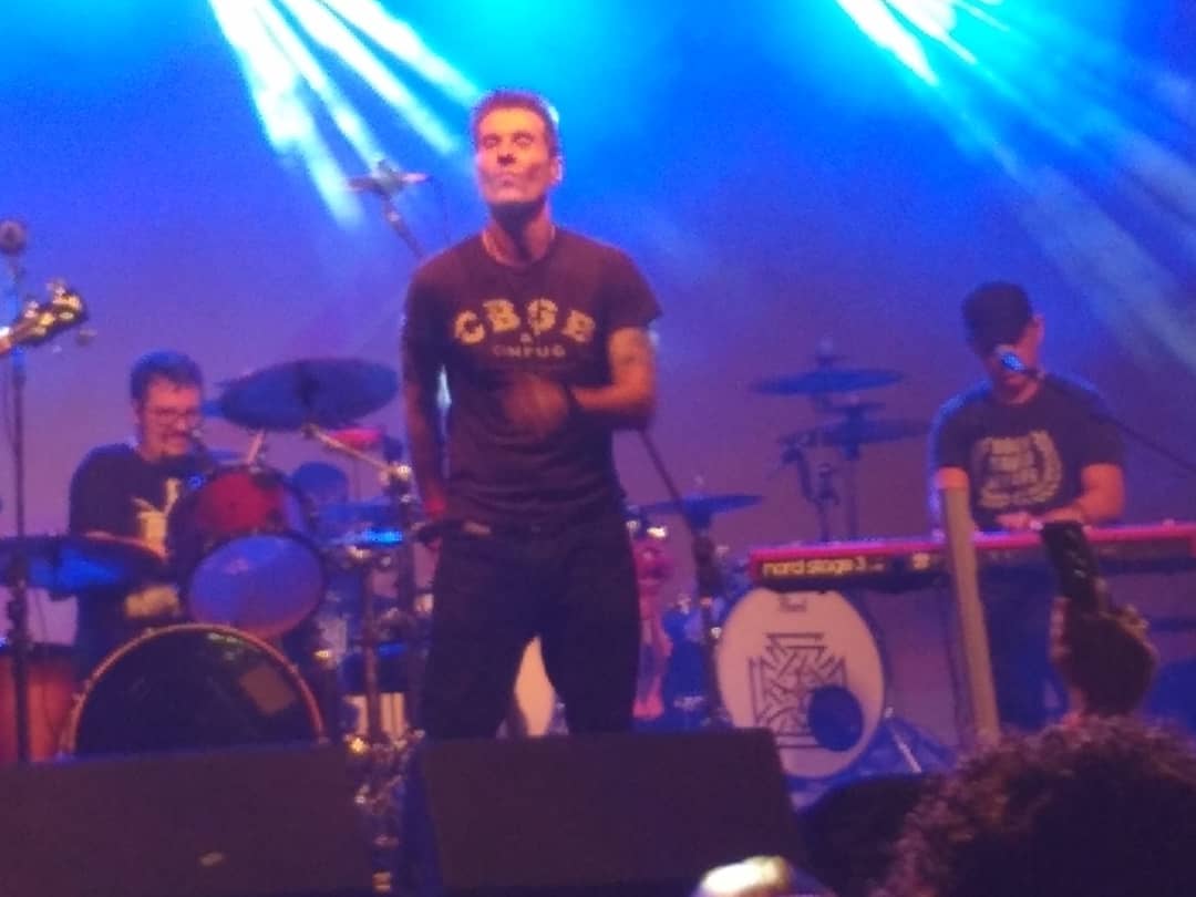 cacaurodrigues's tweet photo. Meu domingo em São Paulo foi assim... @dinhoouropreto como sempre arrebentando na #RockFunfest na Praça da Luz! Começando muito bem a minha semana! 🤟 🔥 🎸 🎶 🎤 🎵 🙌 #dinhoouropreto #sampa #saopaulo #terradorocknroll #musica #diversao #rockfunfest https://t.co/a3bpsGAk3V